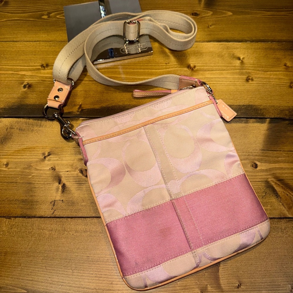 Coach Pink Signature Swingpack Crossbody Bag Patent‎ Trim Canvas Purse